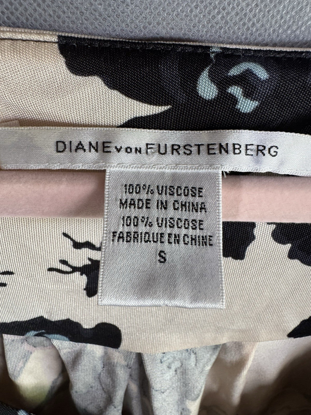 Diane Von Furstenberg floral fitted shirt Size Small