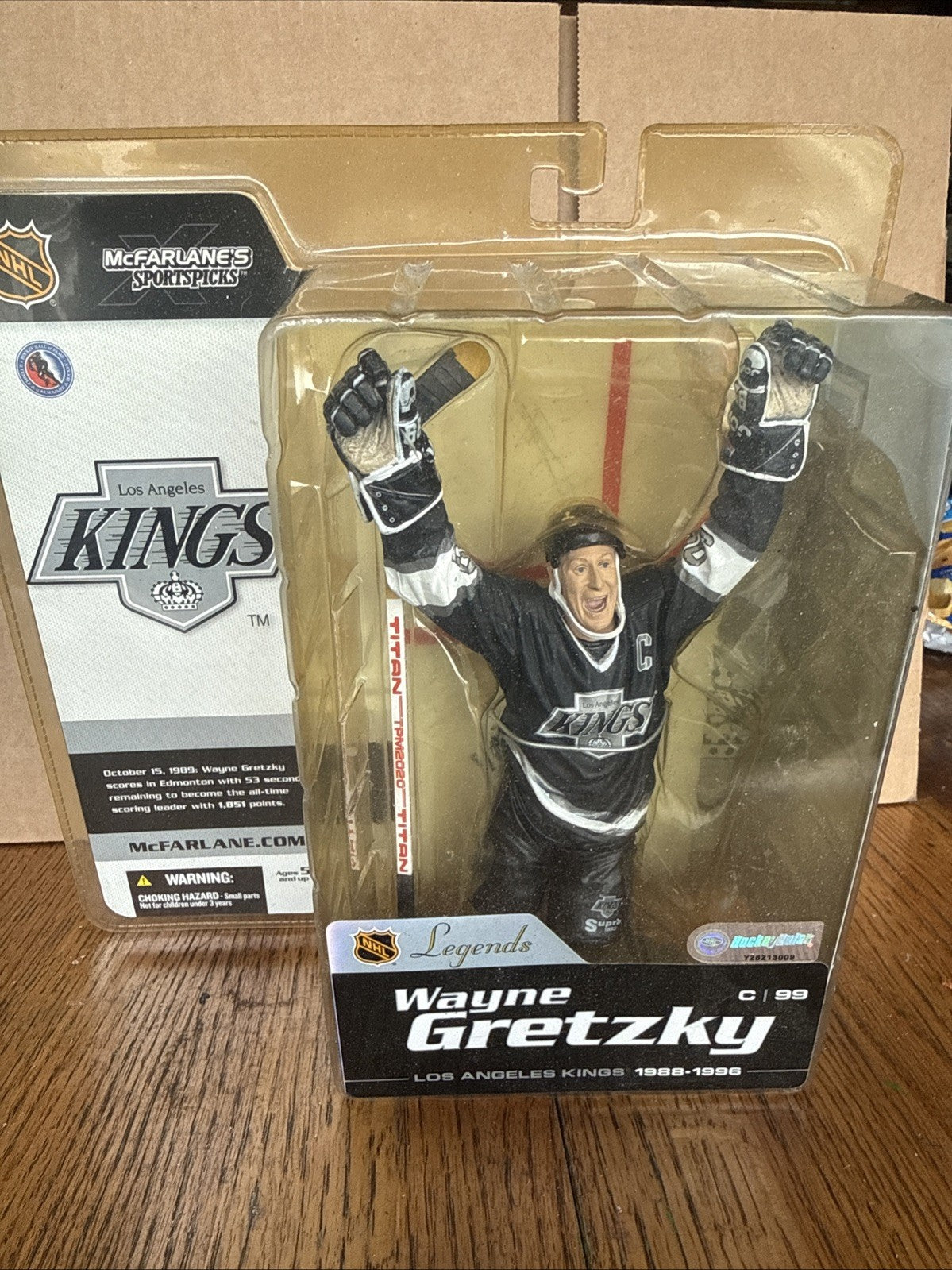 2004 Wayne Gretzky Mcfarlane NHL Legends Series 1 - Black Jersey Variant￼