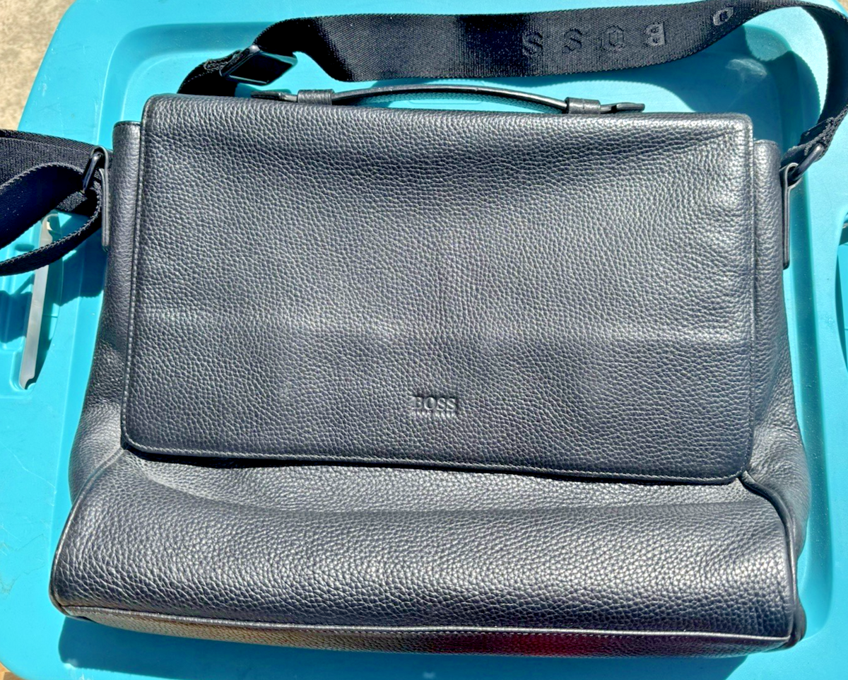 Genuine HUGO BOSS PEBBLEDleather front flap messenger bag for work school travel