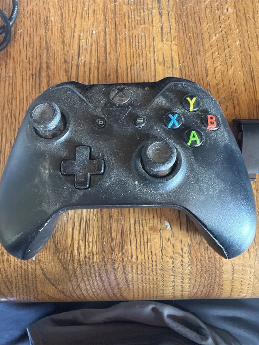 Microsoft 1537 Black Handheld Bluetooth Wireless Gaming Controller For Xbox One