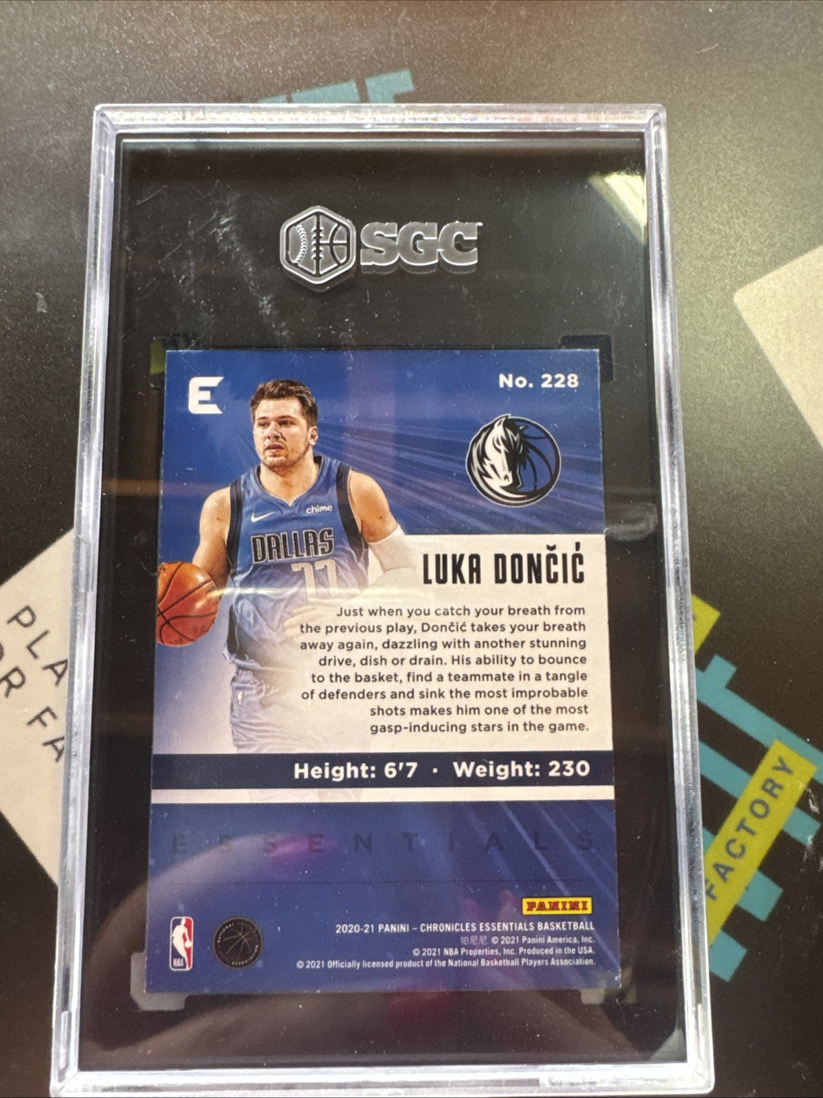 2020-21 Panini Chronicles - Essentials Luka Dončić #228 Green
