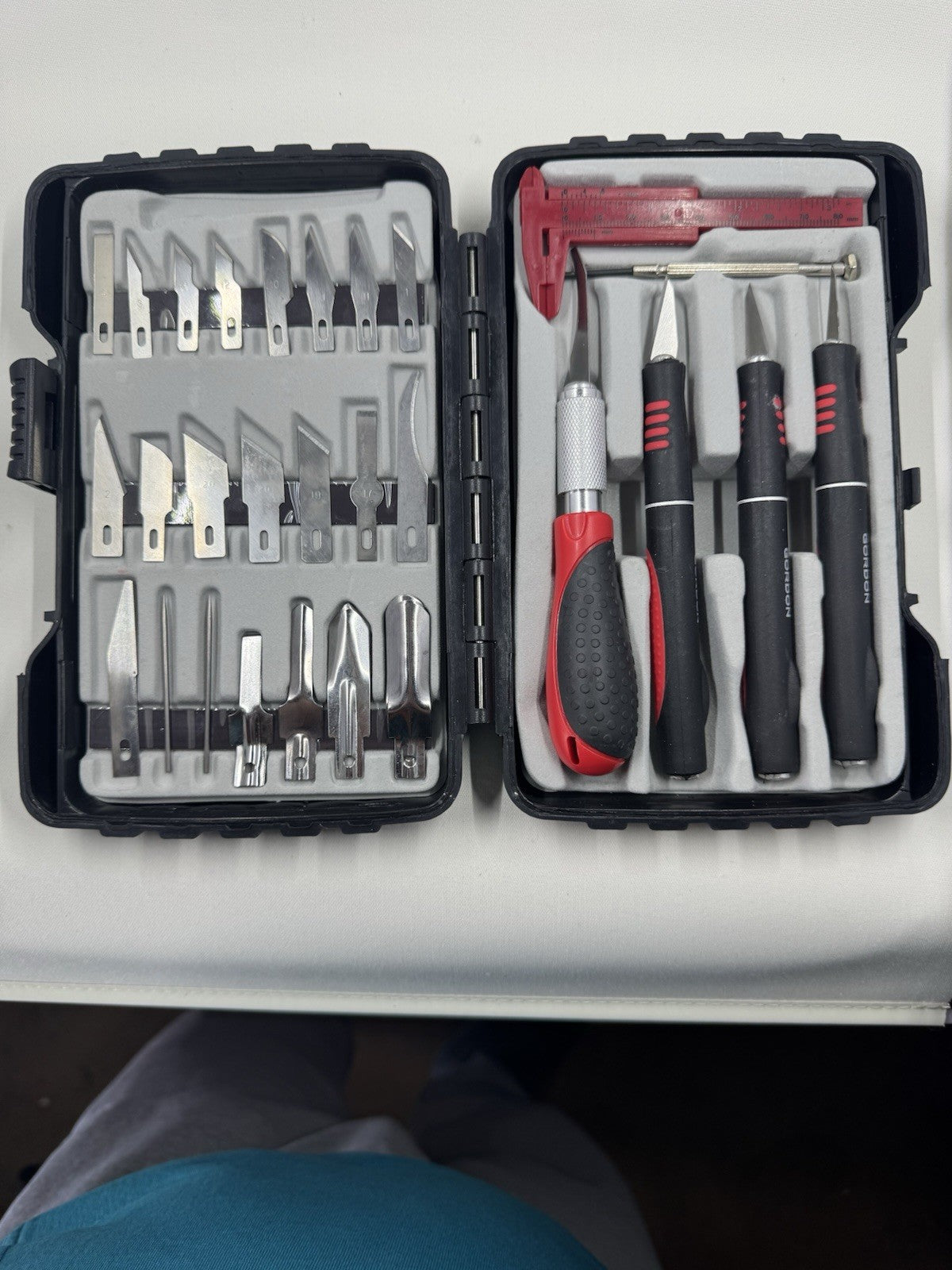 33pc Deluxe Craft HOBBY KNIFE Set w/ Precision Cutting Blades & More