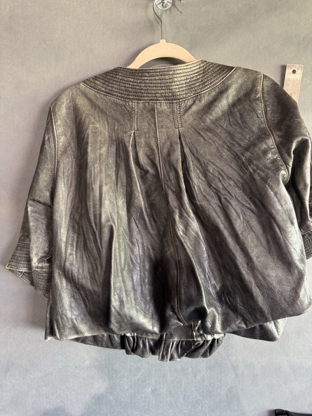 Vintage Early 2000s Distressed Gray Leather Cropped Jacket | Mike & Chris | M