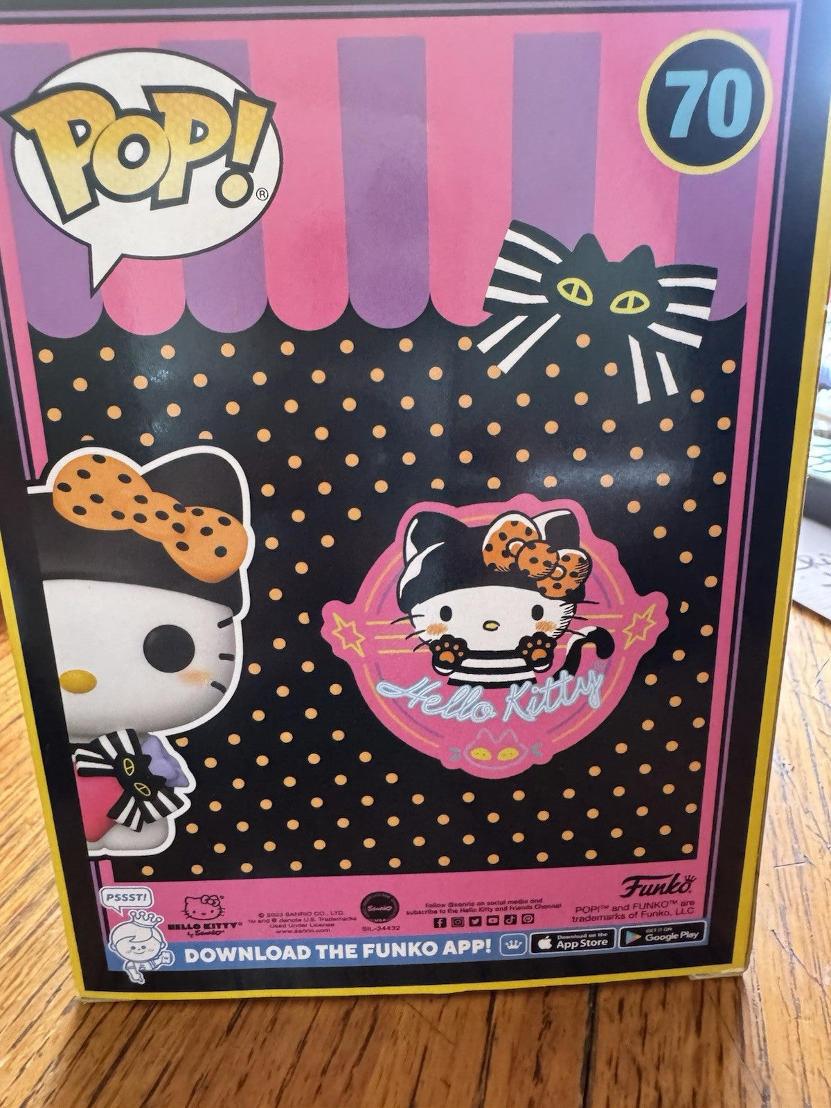 Funko Pop! #70 Hello Kitty (Black Light) Hot Topic Exclusive. EXCELLENT COND
