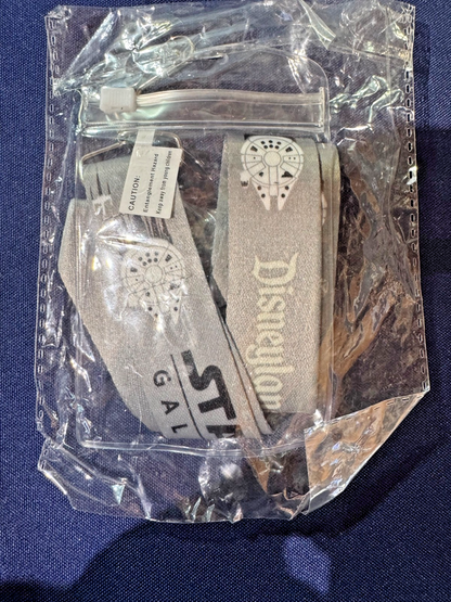 Star Wars Galaxy's Edge Disneyland Travel Company Exclusive Lanyard Pin & Pouch