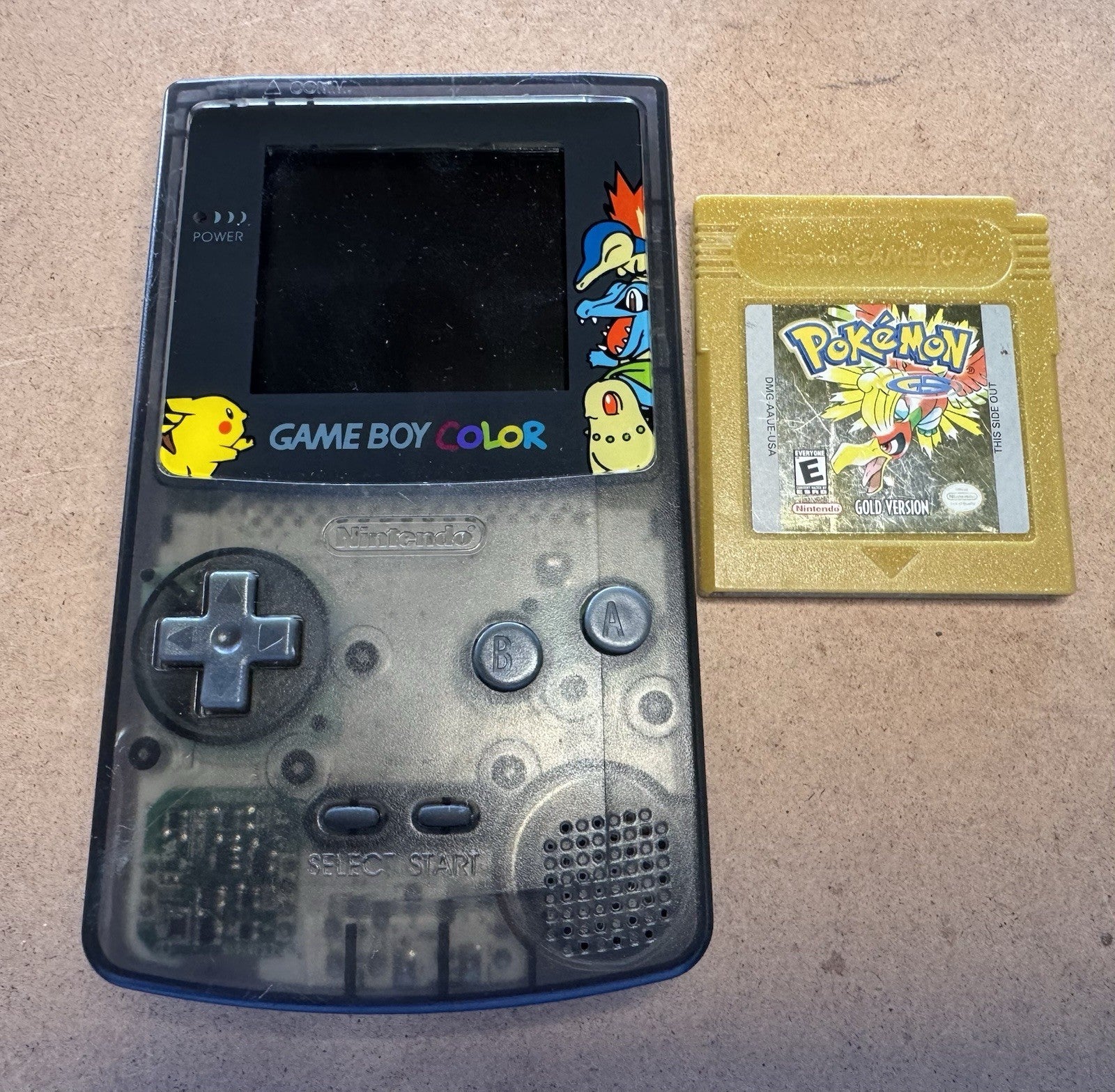 Gameboy  Color Pokémon edition with POKEMON GOLD VERSION NINTENDO