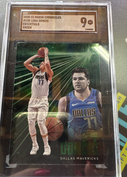 2020-21 Panini Chronicles - Essentials Luka Dončić #228 Green