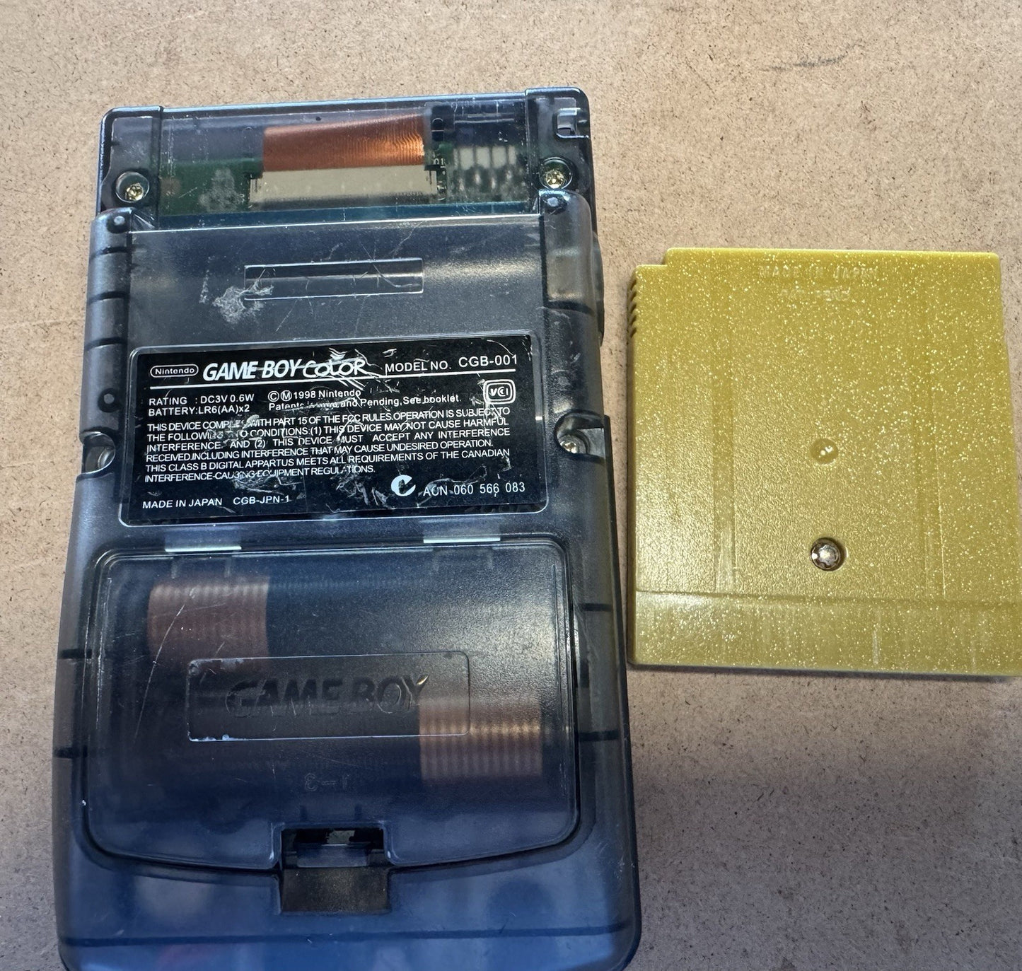 Gameboy  Color Pokémon edition with POKEMON GOLD VERSION NINTENDO