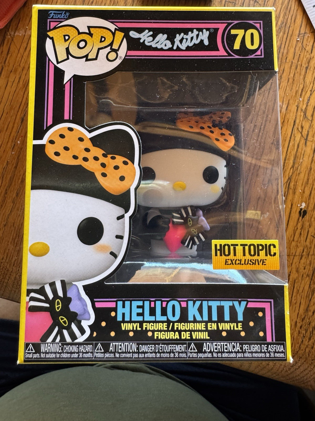 Funko Pop! #70 Hello Kitty (Black Light) Hot Topic Exclusive. EXCELLENT COND