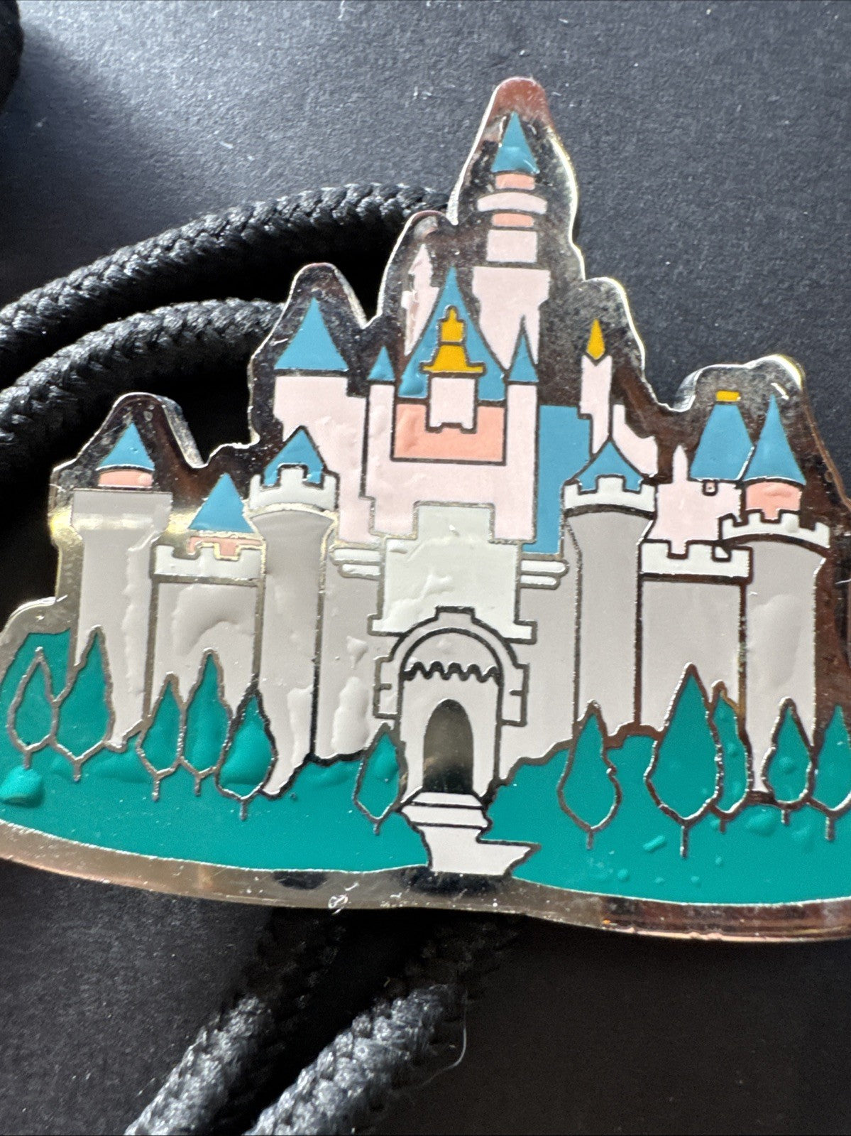 Disneyland walt Disney Bolo Lanyard Castle vg