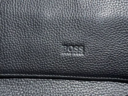 Genuine HUGO BOSS PEBBLEDleather front flap messenger bag for work school travel