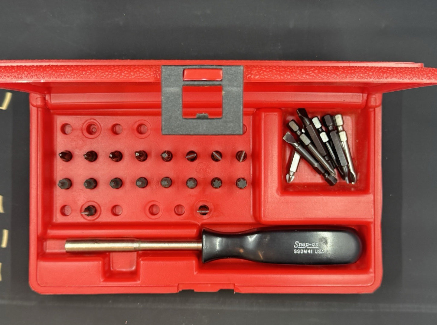 Snap On Tools SSDM41  Magnetic Black Hard Handle Screwdriver Set With PB32 Case