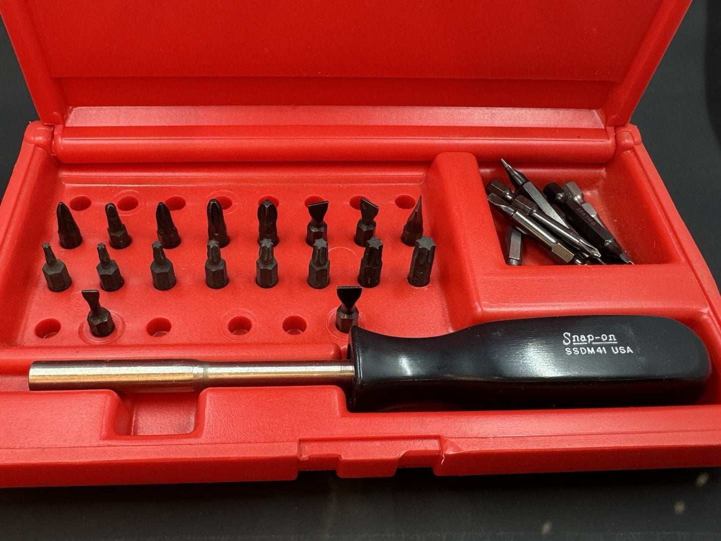 Snap On Tools SSDM41  Magnetic Black Hard Handle Screwdriver Set With PB32 Case