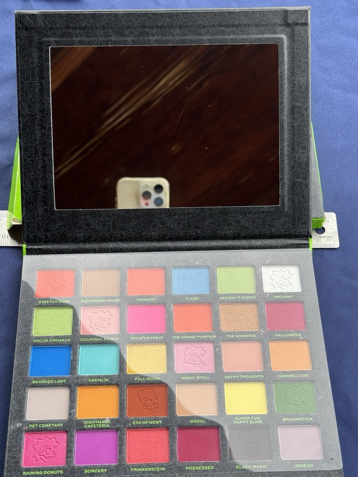 Makeup Revolution x The Simpsons-Spooktacular Treehouse of Horror Shadow Palette