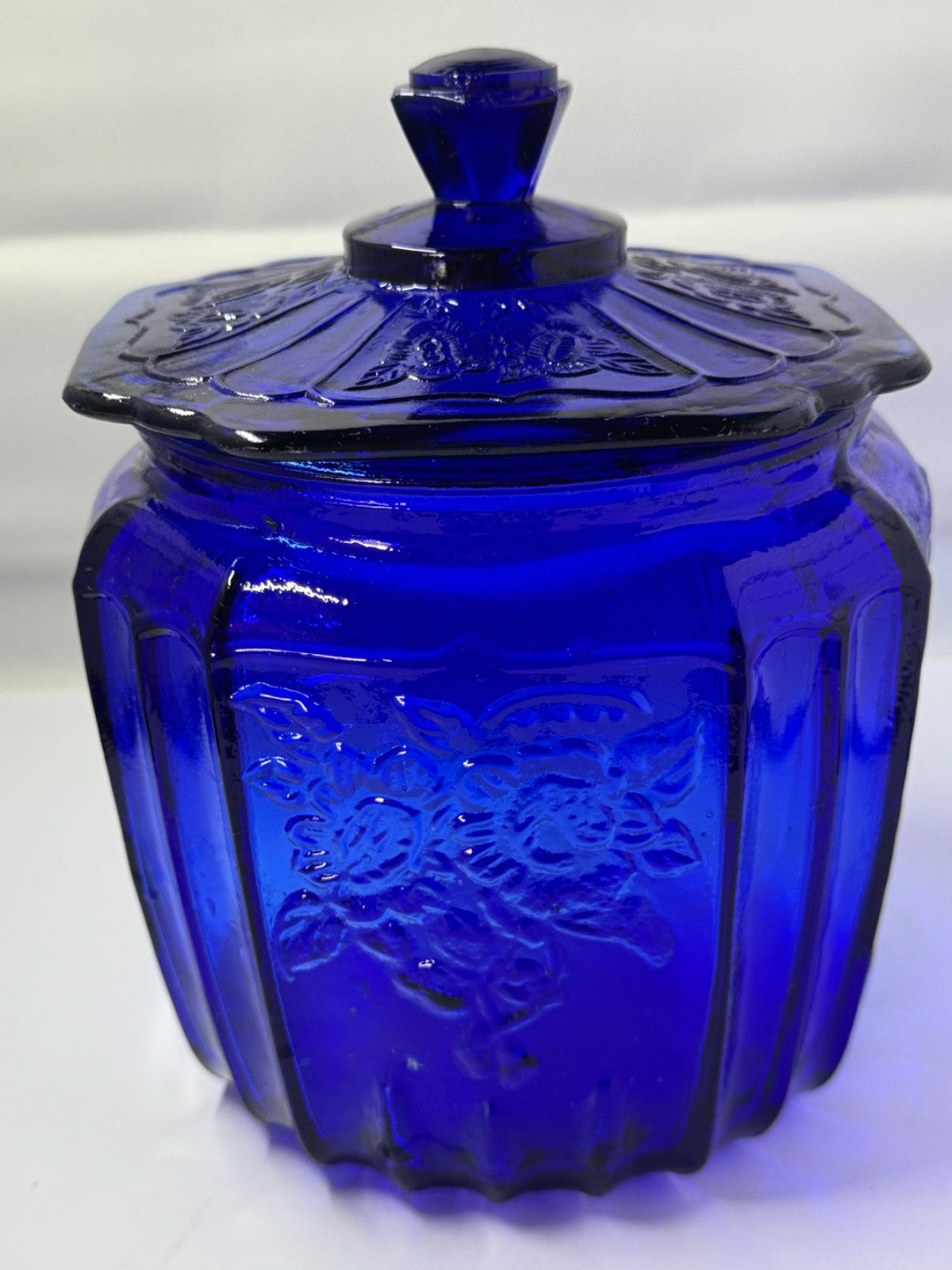 VINTAGE ANCHOR HOCKING MAYFAIR COBALT BLUE GLASS FLORAL BISCUIT COOKIE JAR 7 1/4
