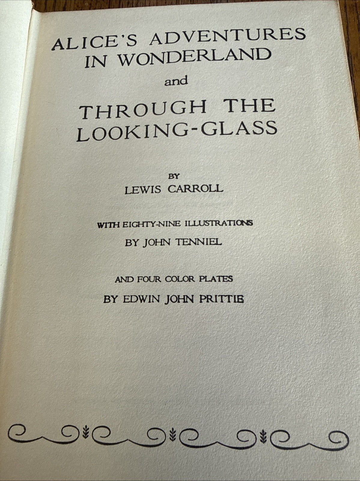 Alice In Wonderland and Through the Looking Glass The Children's Classics Book