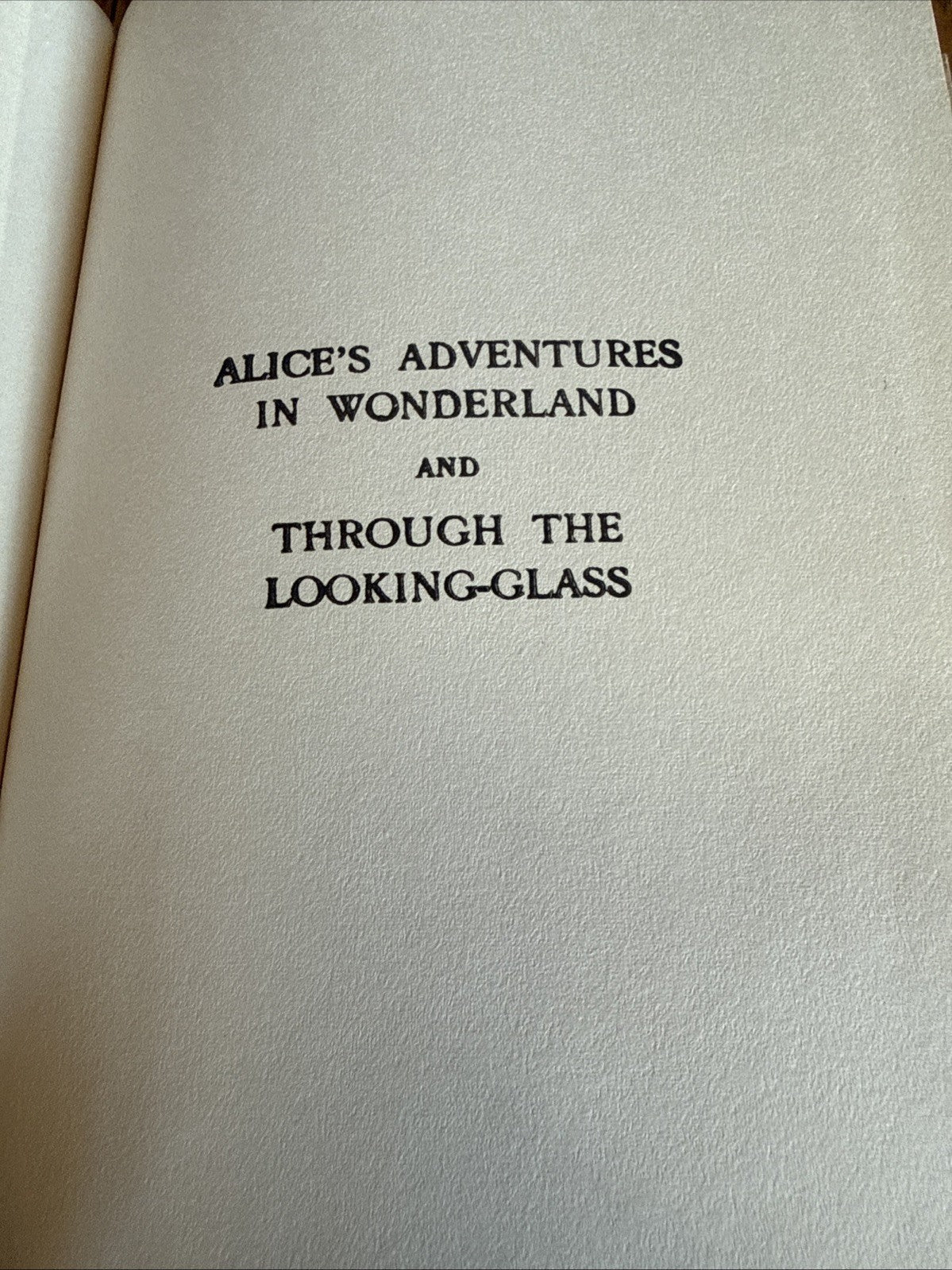 Alice In Wonderland and Through the Looking Glass The Children's Classics Book