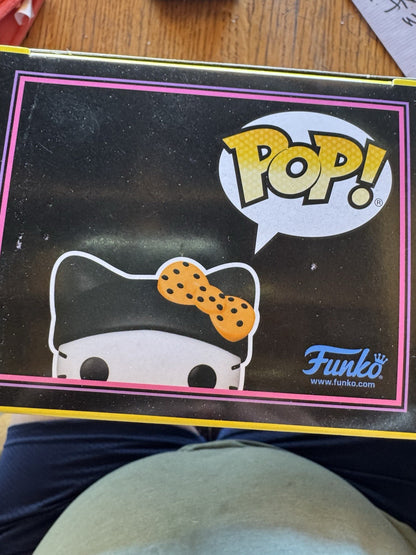 Funko Pop! #70 Hello Kitty (Black Light) Hot Topic Exclusive. EXCELLENT COND